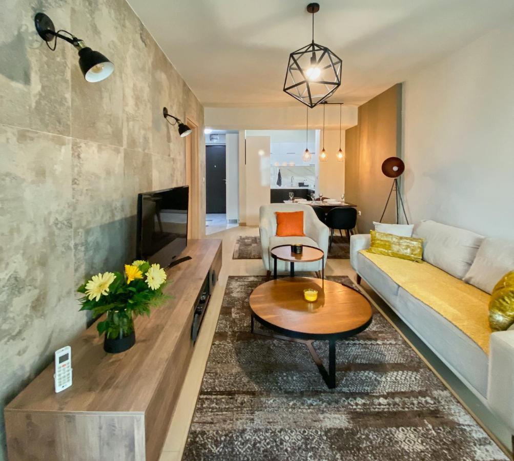 Stylish Apartment, Skopje Centre - Private Parking - Panoramic Views Bagian luar foto
