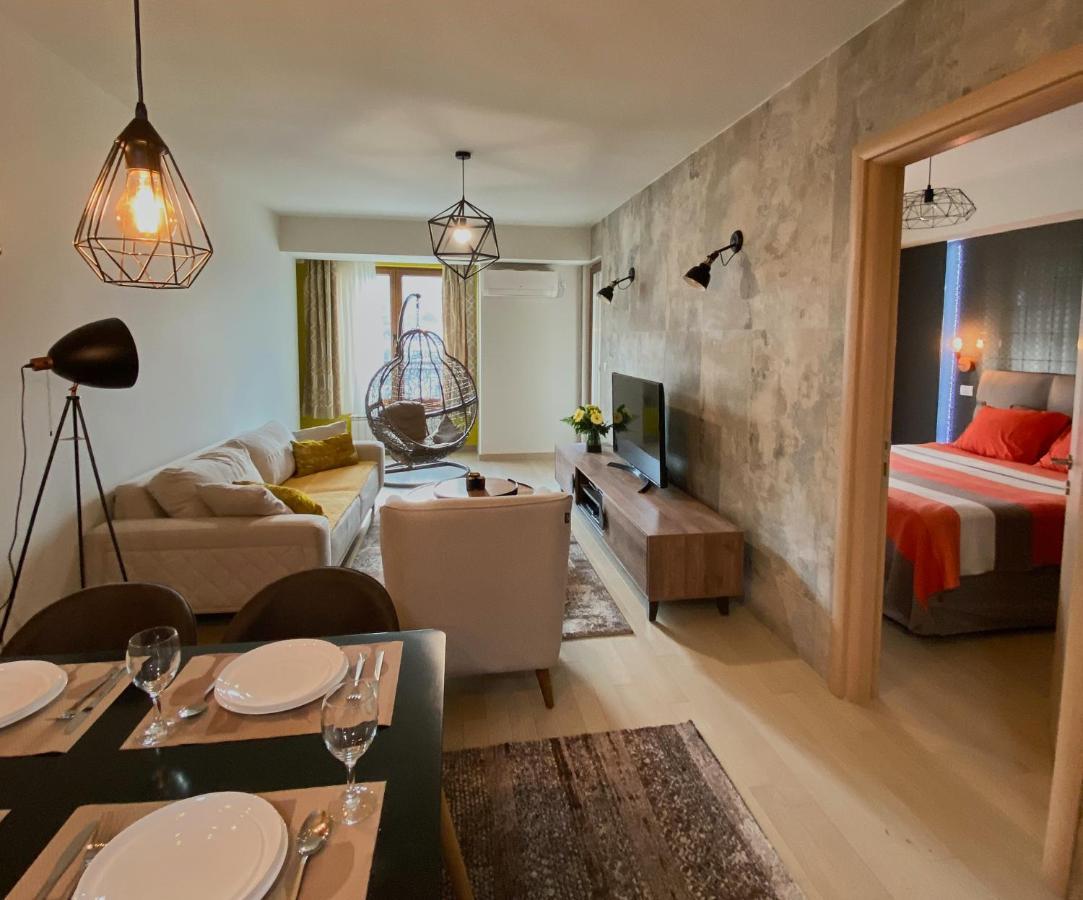 Stylish Apartment, Skopje Centre - Private Parking - Panoramic Views Bagian luar foto
