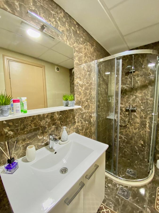 Stylish Apartment, Skopje Centre - Private Parking - Panoramic Views Bagian luar foto