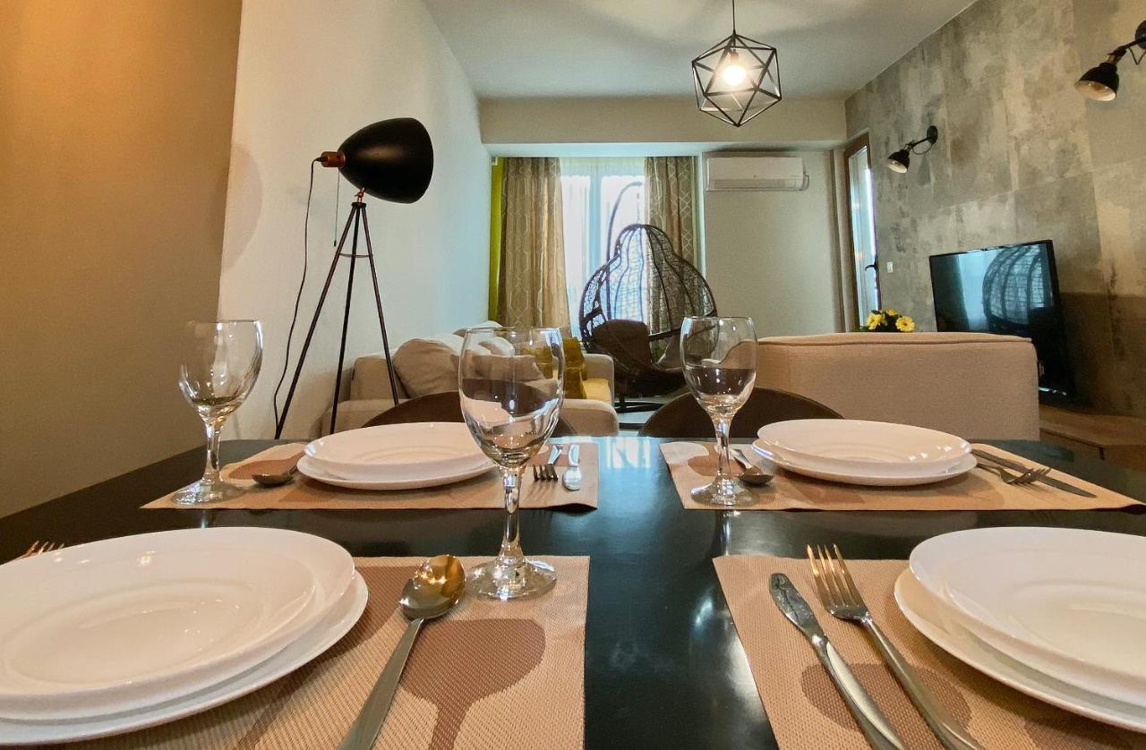 Stylish Apartment, Skopje Centre - Private Parking - Panoramic Views Bagian luar foto