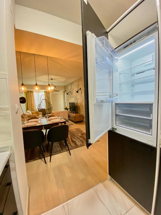 Stylish Apartment, Skopje Centre - Private Parking - Panoramic Views Bagian luar foto