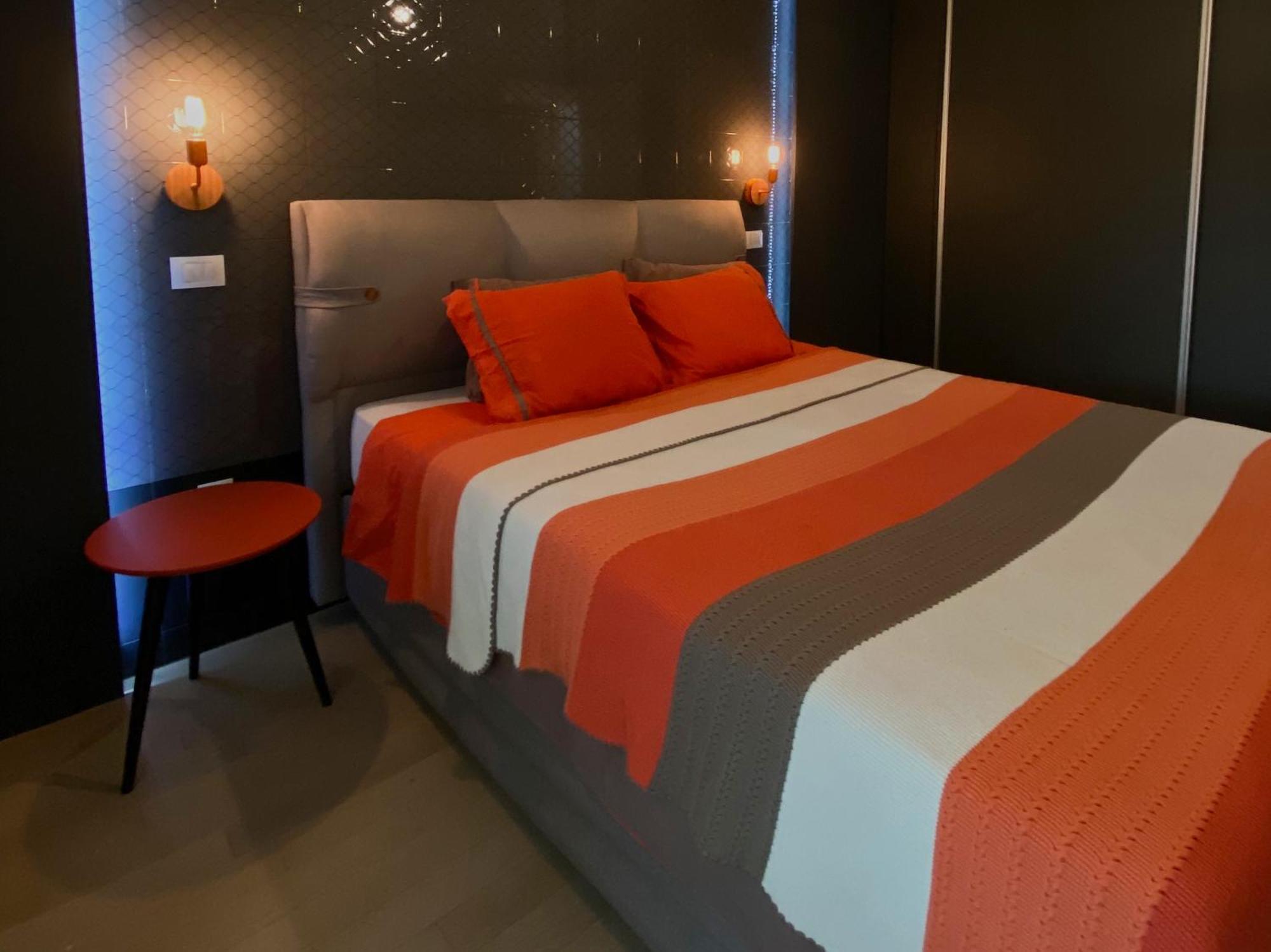 Stylish Apartment, Skopje Centre - Private Parking - Panoramic Views Bagian luar foto