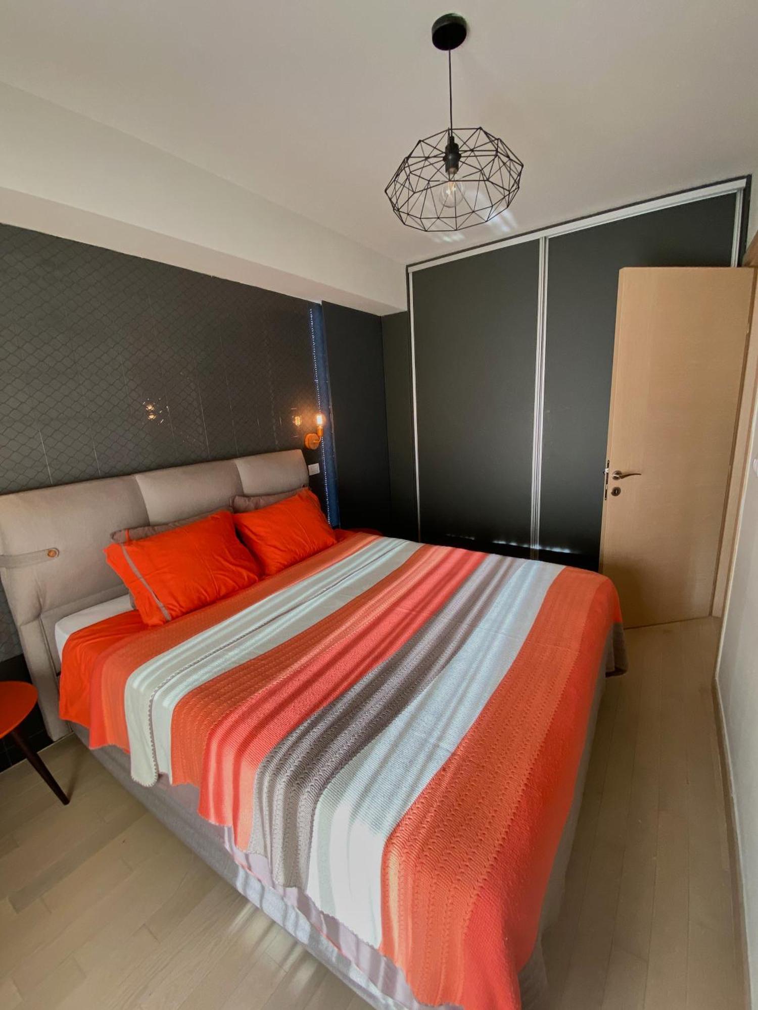 Stylish Apartment, Skopje Centre - Private Parking - Panoramic Views Bagian luar foto